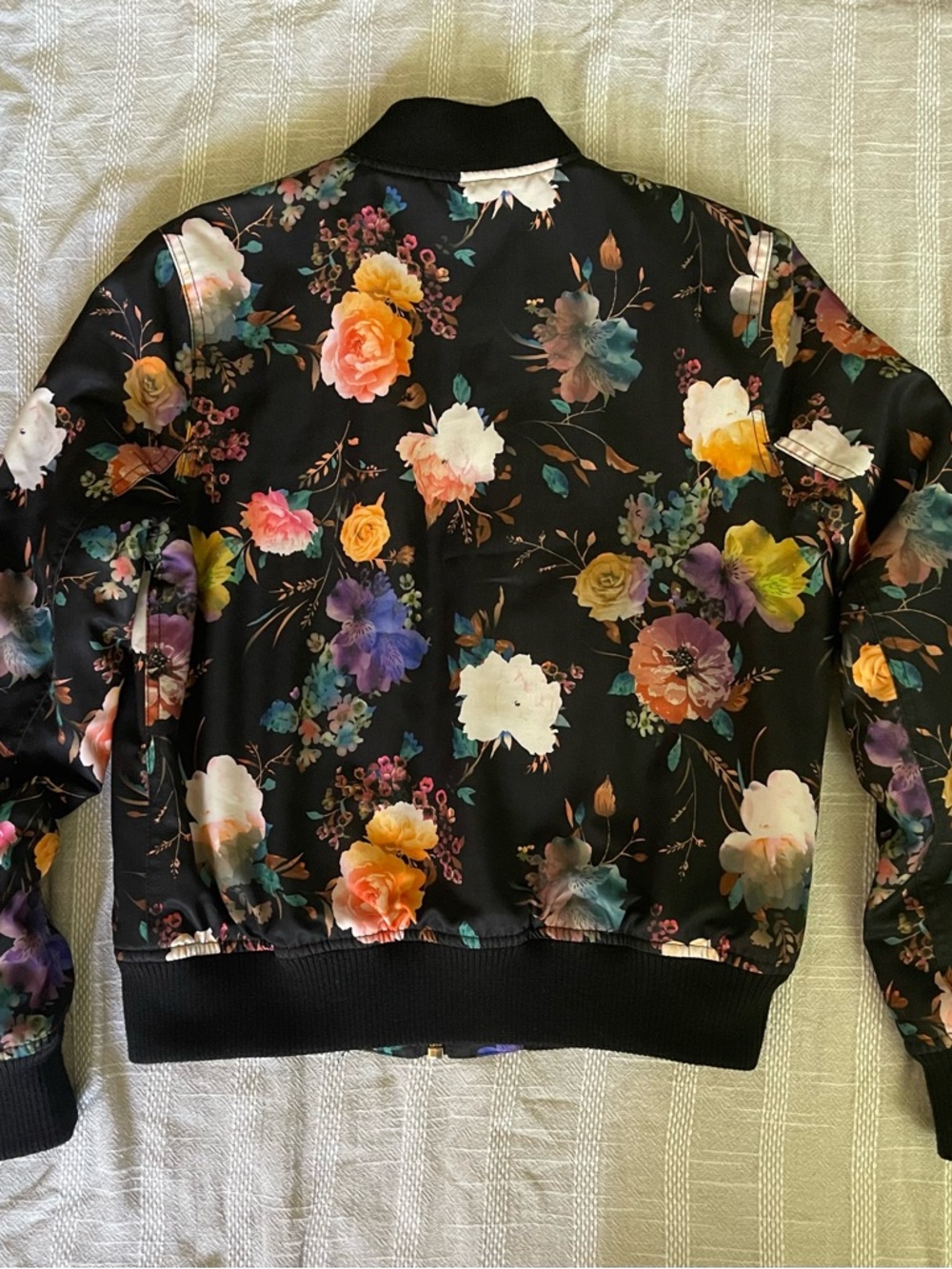 Forever 21 Black Floral Bomber Jacket with Multicolor Flowers - Picture 8 of 8